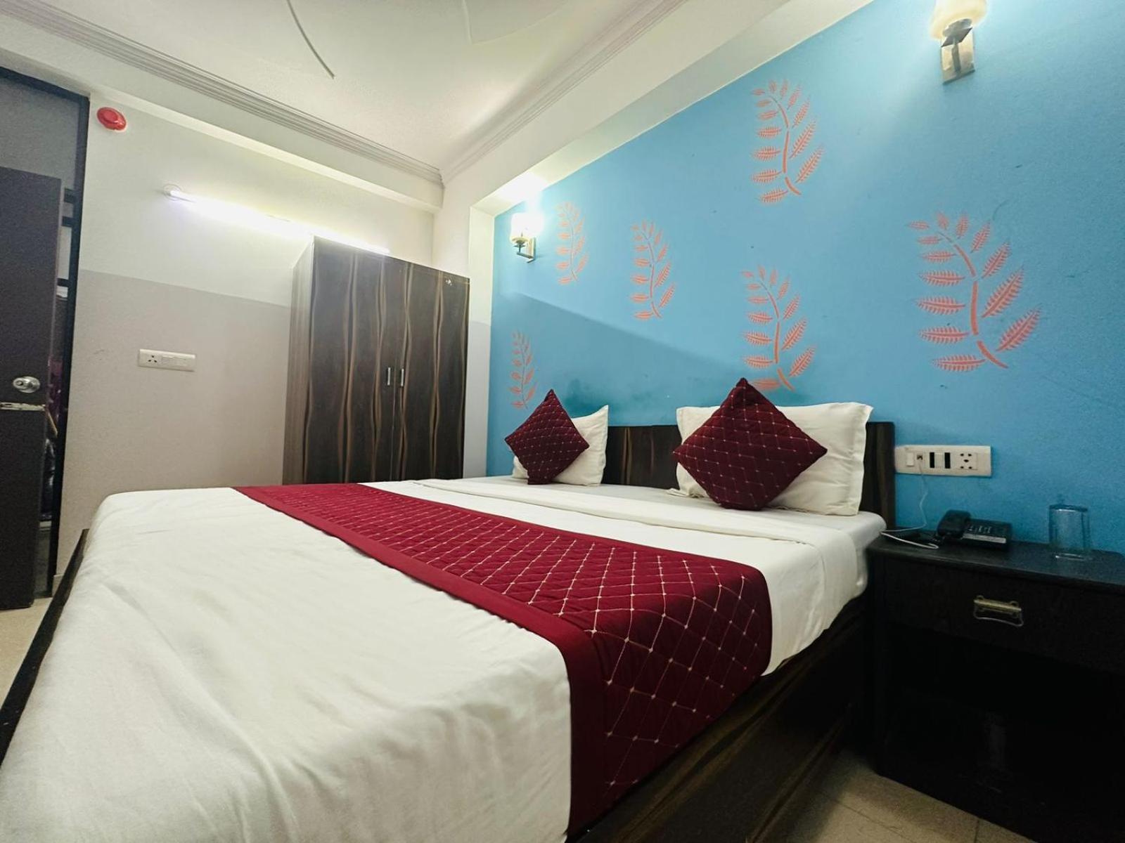 Hotel Galaxy Inn Near Delhi International Airport Nuova Delhi Esterno foto