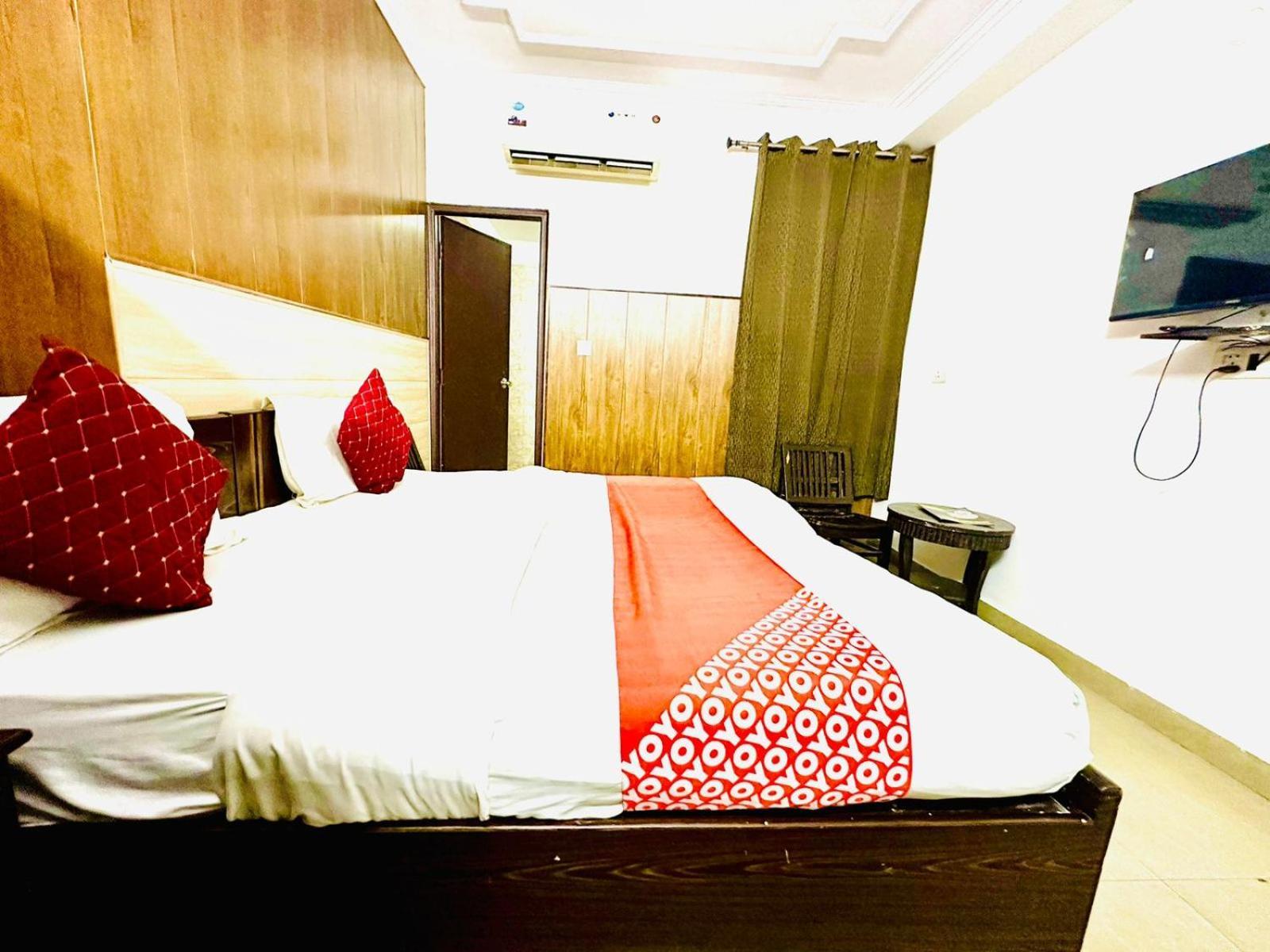 Hotel Galaxy Inn Near Delhi International Airport Nuova Delhi Esterno foto