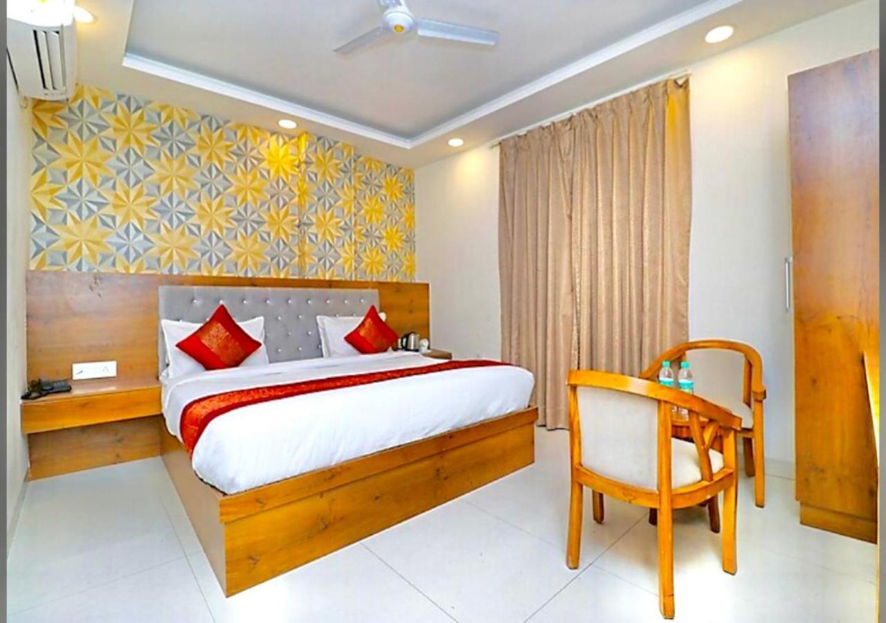 Hotel Galaxy Inn Near Delhi International Airport Nuova Delhi Esterno foto