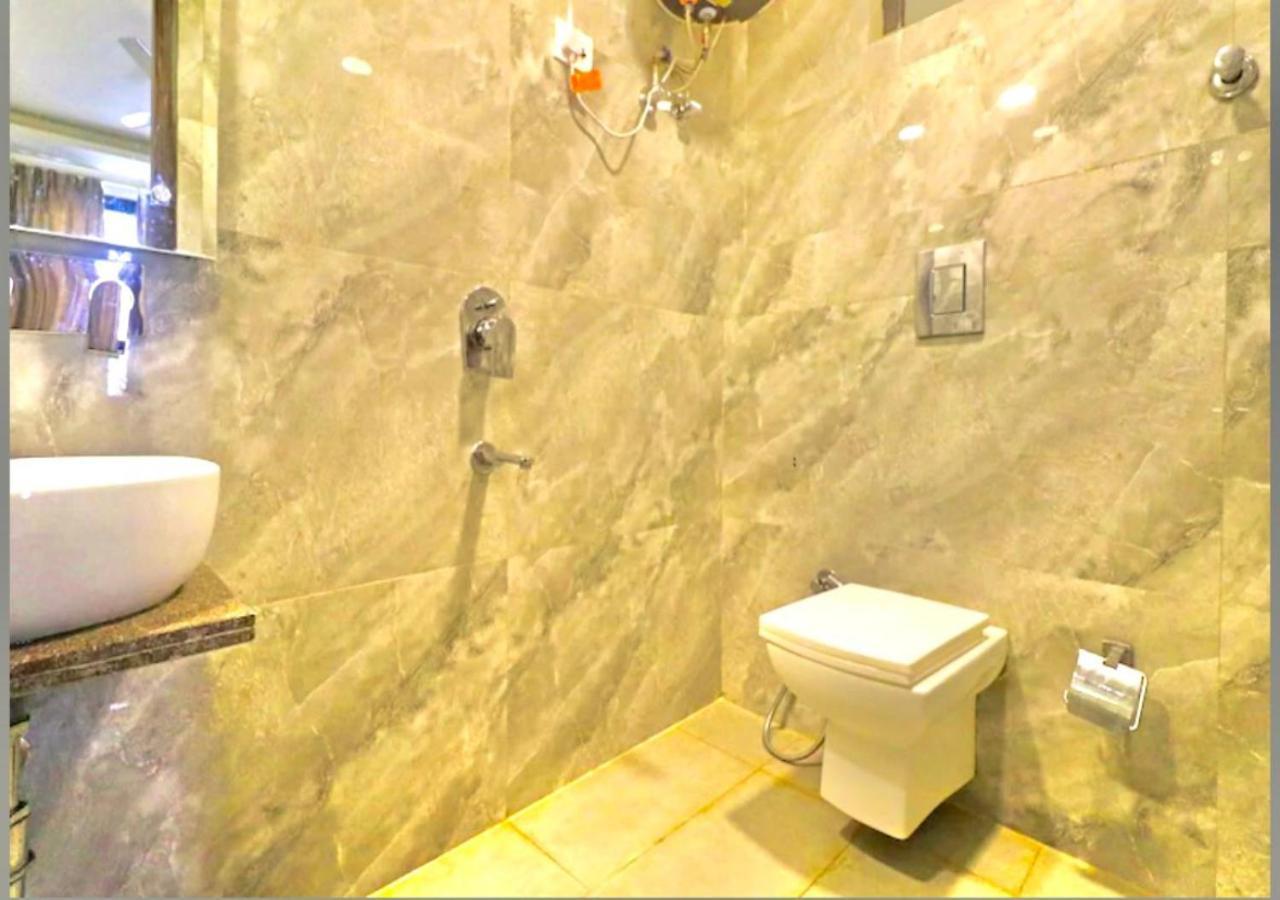 Hotel Galaxy Inn Near Delhi International Airport Nuova Delhi Esterno foto
