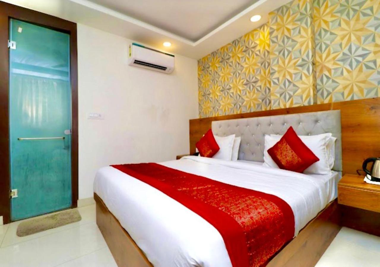 Hotel Galaxy Inn Near Delhi International Airport Nuova Delhi Esterno foto