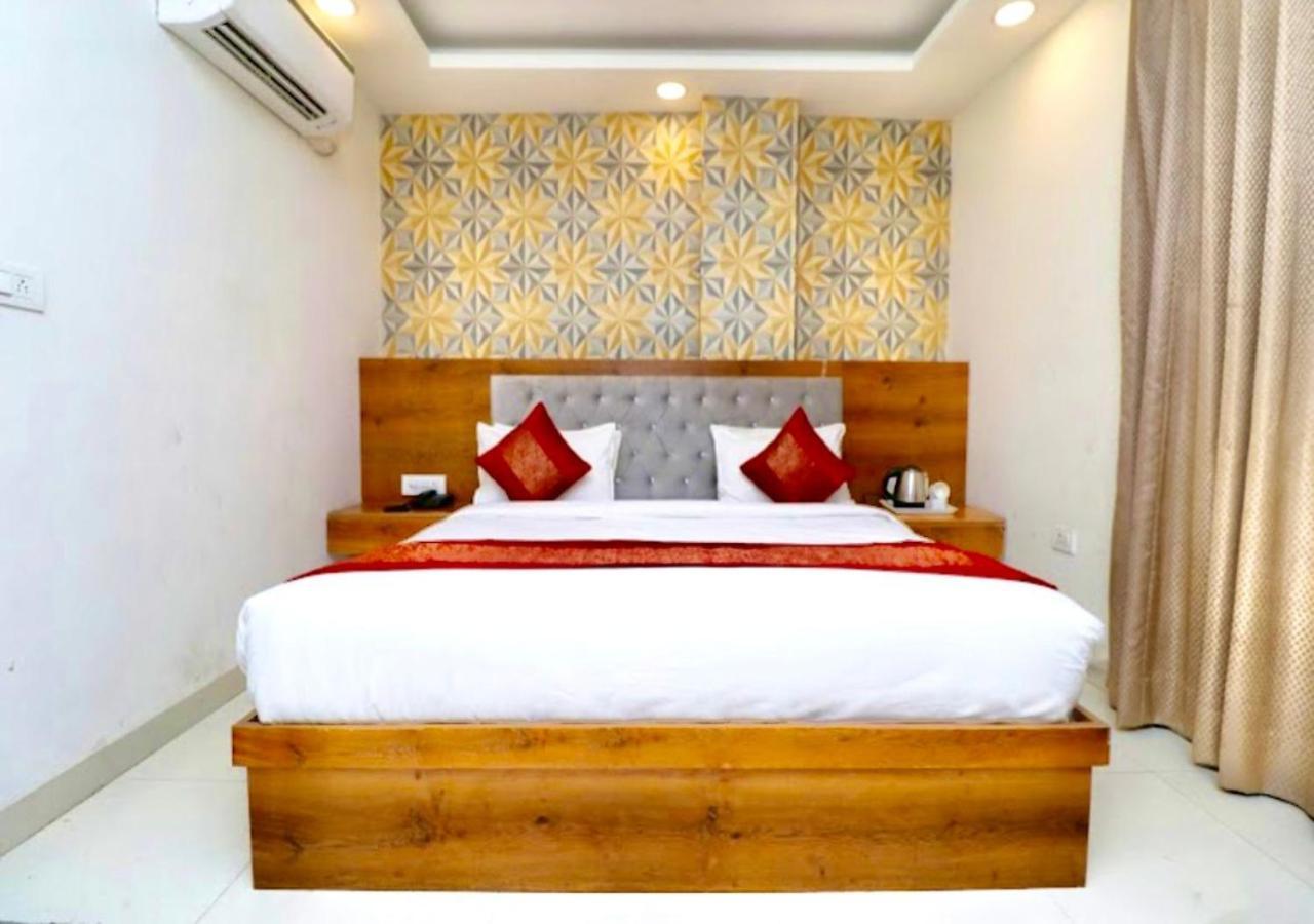 Hotel Galaxy Inn Near Delhi International Airport Nuova Delhi Esterno foto
