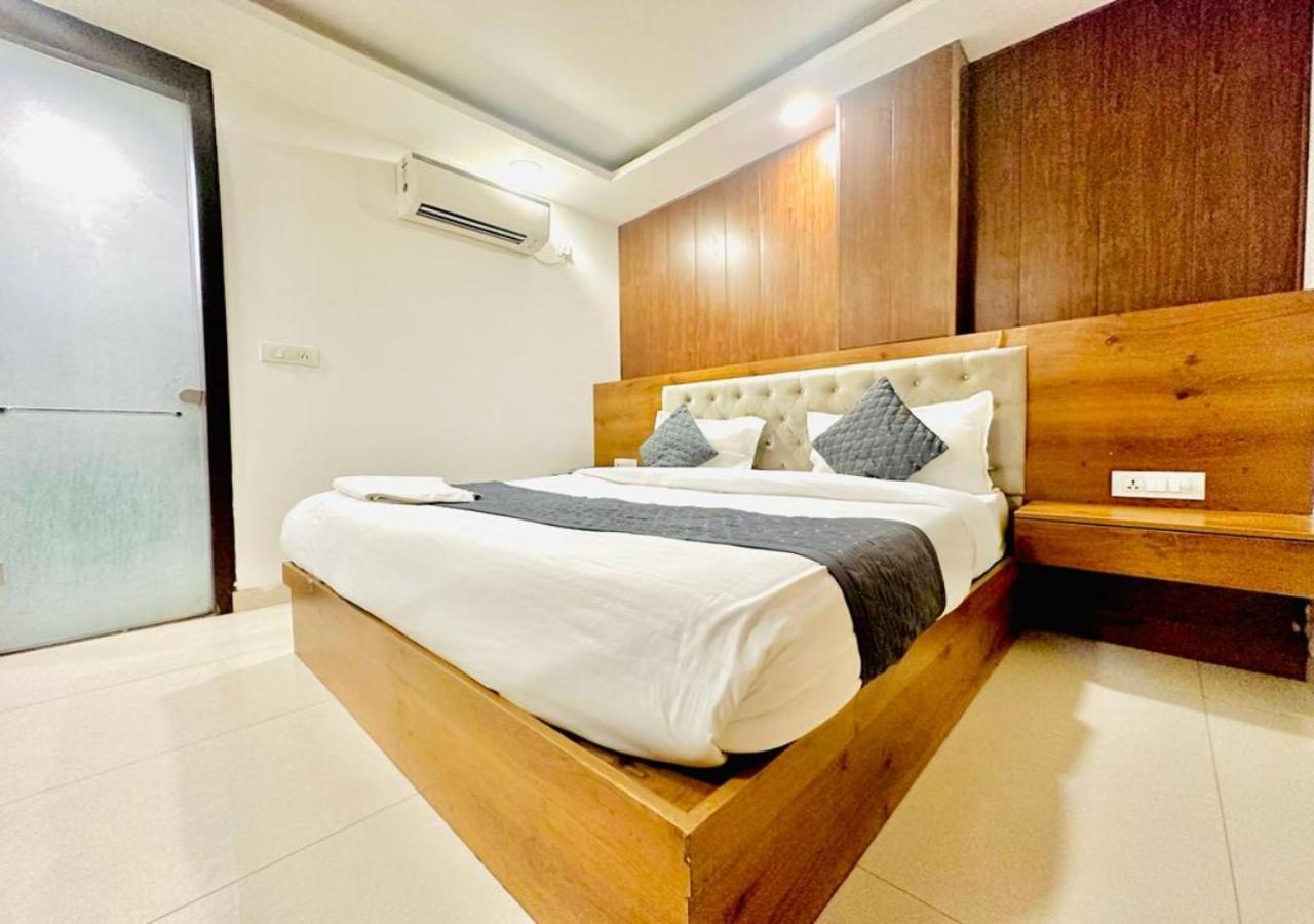 Hotel Galaxy Inn Near Delhi International Airport Nuova Delhi Esterno foto